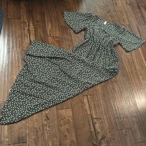 🤎💚Green small floral maxi size small💚🤎